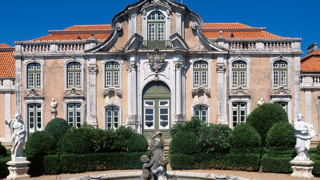 Construído em 1747, o Palácio de Queluz, em Portugal, foi a residência oficial da família real de 1794 até 1807.