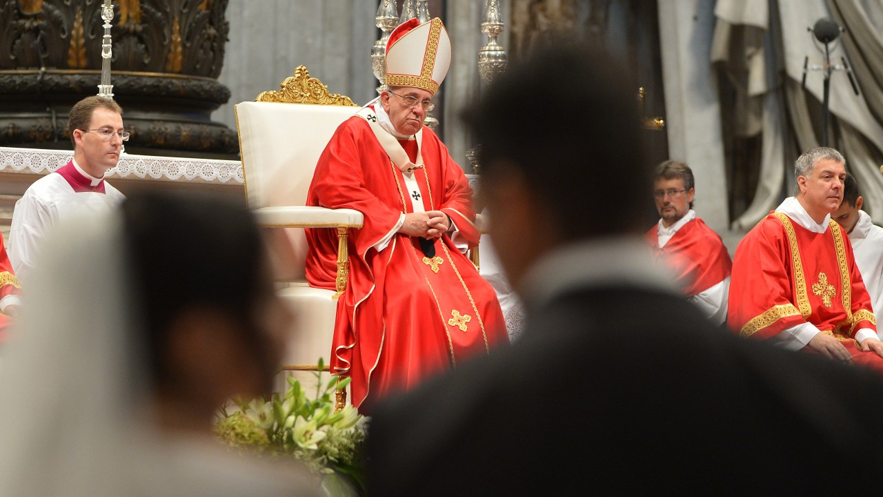Papa Francisco celebra missa no casamento de 20 casais, na Basílica de São Pedro, no Vaticano - 14/09/2014