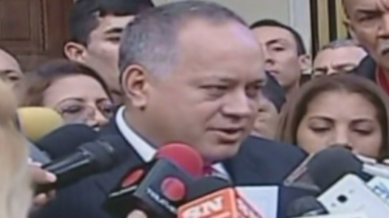 O líder do governo no Parlamento Diosdado Cabello, deixa a Assembleia Nacional durante cerimônia de posse dos novos deputados - 05/01/2015