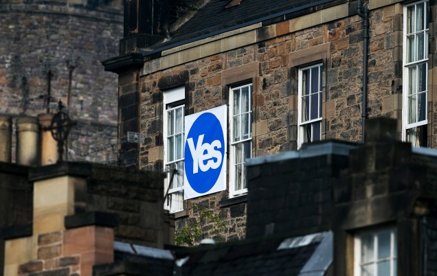 Cartaz que defende a independência da Escócia perante o Reino Unido em um edifício da cidade de Edimburgo - 13/09/2014