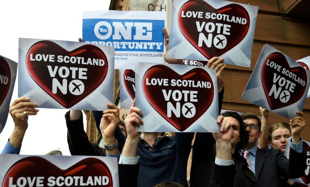 Votos de sim e não são vistos nas ruas de Glasgow em relação à independência da Escócia - 17/09/2014