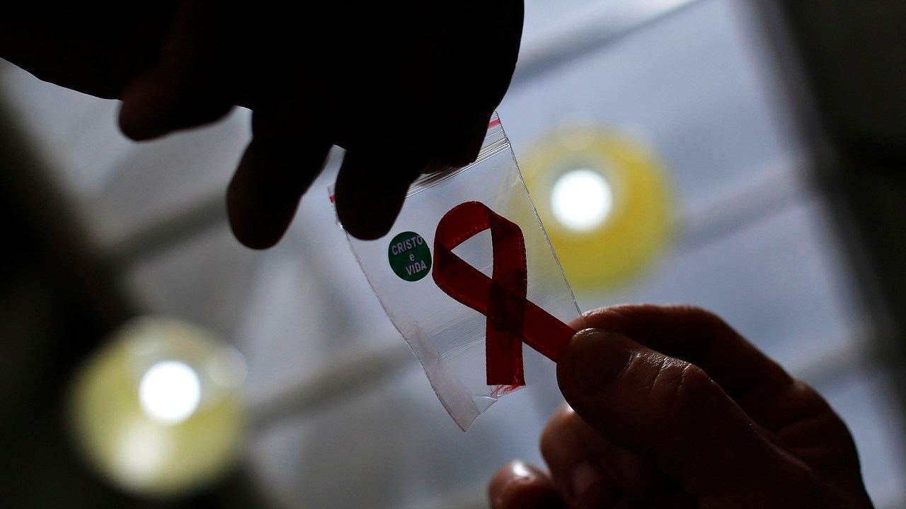 O "Tá na mão", criado pela Secretária Municipal da Saúde de São Paulo, calcula o risco de contrair o vírus HIV de acordo com as características de uma relação sexual