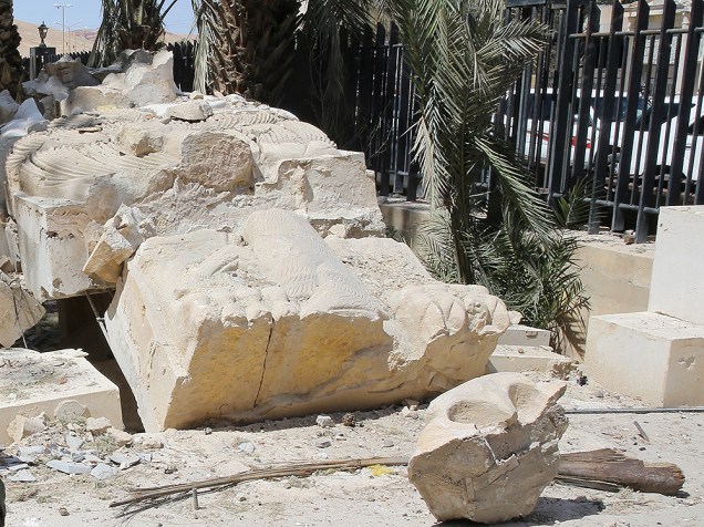 A estátua do Leão de Alat, destruída após os ataques do grupo Estado Islâmico, na região de Palmira, na Síria - 31/03/2016