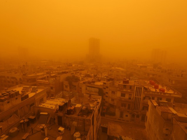 Vista geral da cidade de Homs, na Síria, durante uma tempestade de areia - 07/09/2015