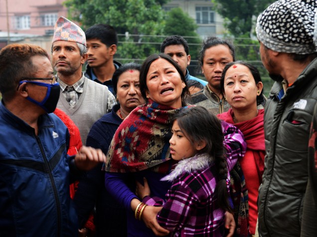Mulher chora a morte de um membro da família vítima do terremoto de magnitude 7,8 em Katmandu, Nepal - 26/04/2015