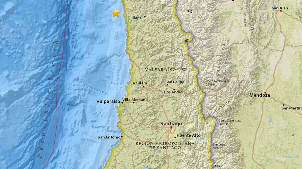 Mapa mostra o local do epicentro do terremoto de magnitude 8,3 na costa do Chile - 16/09/2015