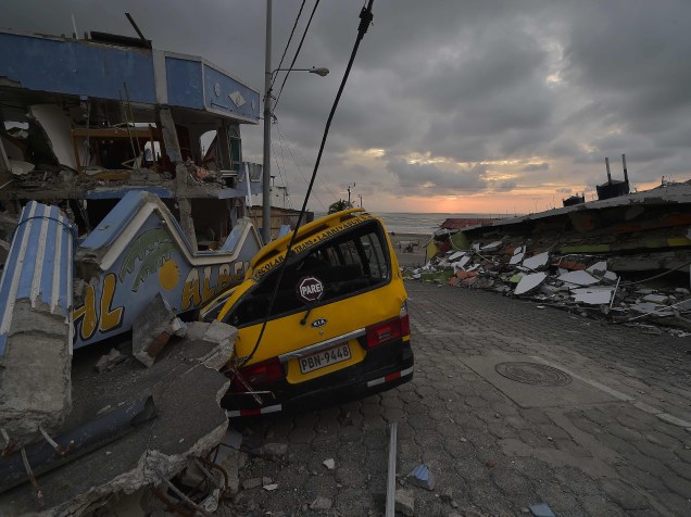 Imagem da destruição na cidade equatoriana de Pedernales, uma das mais atingidas pelo terremoto de 7,8 graus na escala Richter atingiu o país - 17/04/2016