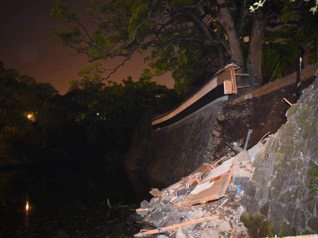Parede de pedras do Castelo de Kumamoto fica parcialmente destruída após terremoto que atingiu o sudoeste do Japão - 14/04/2016