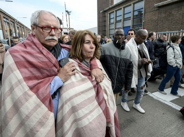 Passageiros do metrô são evacuados do aeroporto de Bruxelas, em Zaventem após uma explosão provocada por terroristas - 22/03/2016