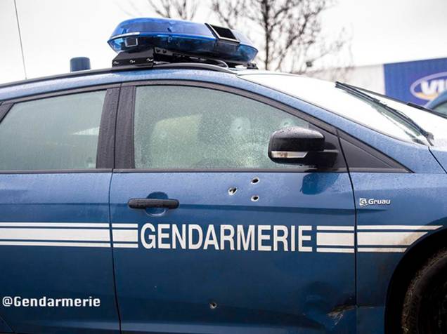 Polícia francesa divulga imagens da operação desta sexta-feira, em Dammartin-en-Goële que matou os terroristas responsáveis pelo ataque ao Charlie Hebdo - 09/01/2015