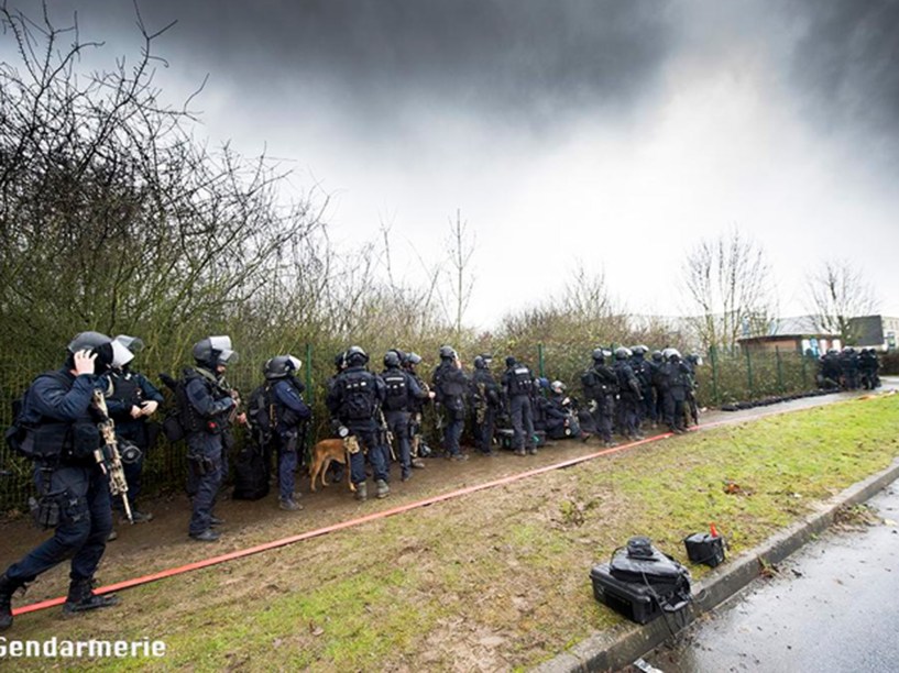 Polícia francesa divulga imagens da operação desta sexta-feira, em Dammartin-en-Goële que matou os terroristas responsáveis pelo ataque ao Charlie Hebdo - 09/01/2015
