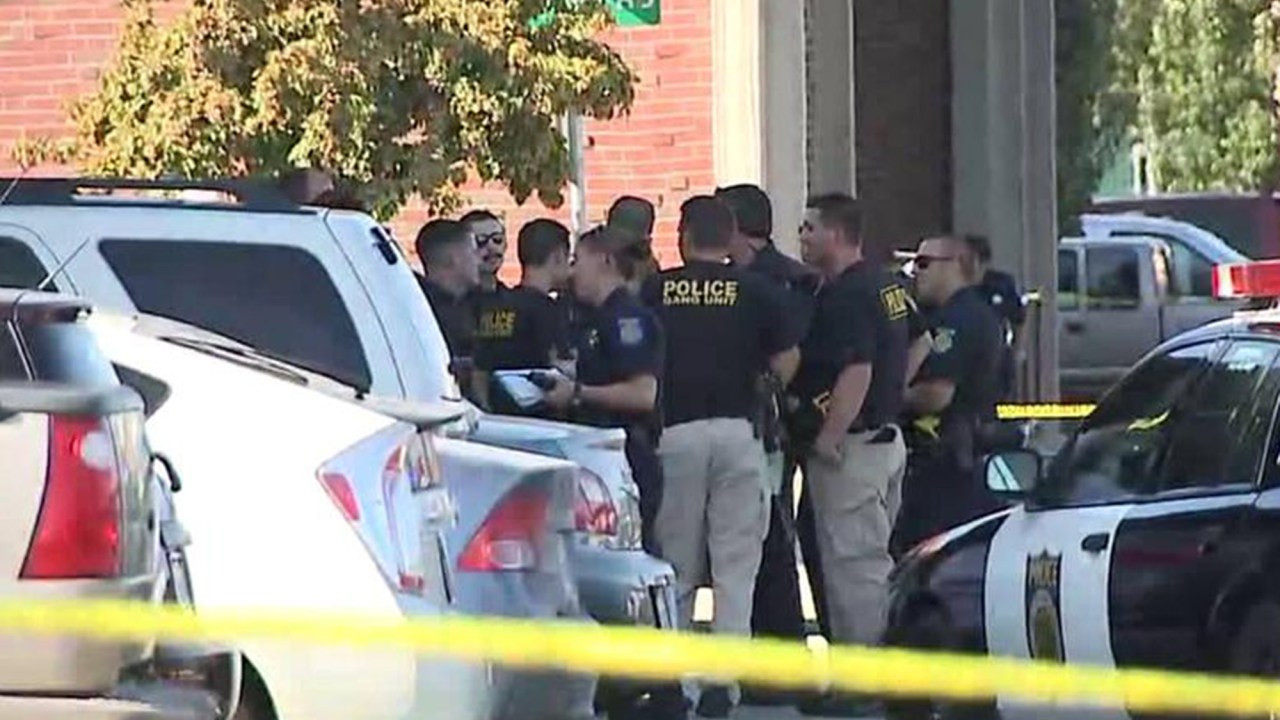 Reprodução de um vídeo do canal FOX News mostra policiais na faculdade de Sacramento, palco de tiroteio que deixou um morto e dois feridos