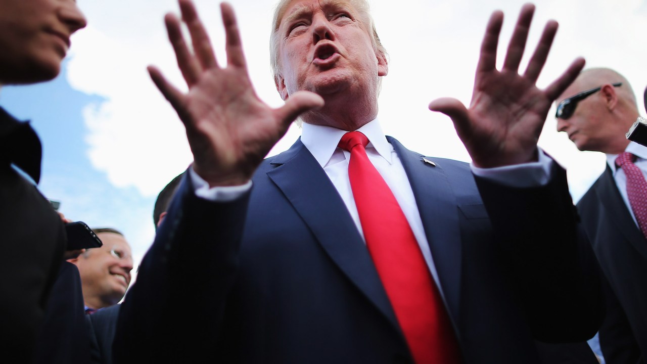 O candidato republicano à presidência dos Estados Unidos, Donald Trump, participa de manifestação contra o acordo nuclear com o Irã no gramado do Capitólio em Washington - 09/09/2015
