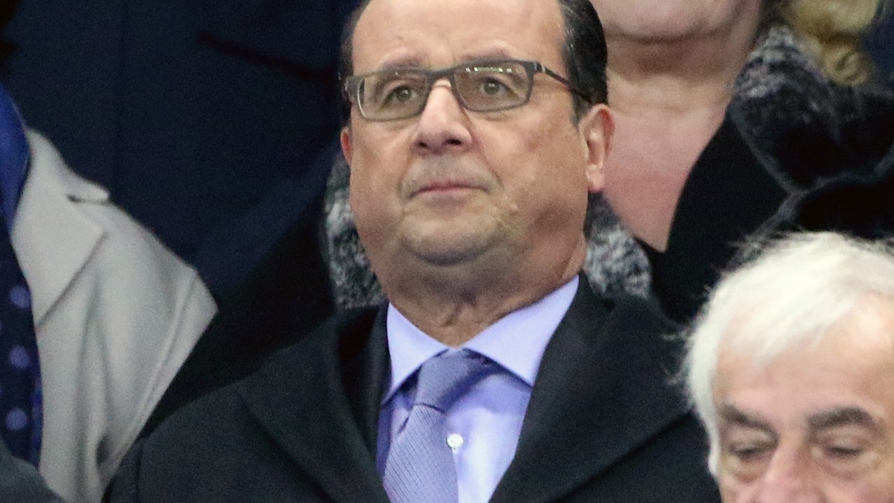 O presidente francês, François Hollande acompanha o amistoso contra a Alemanha no Stade de France em Paris - 13/11/2015