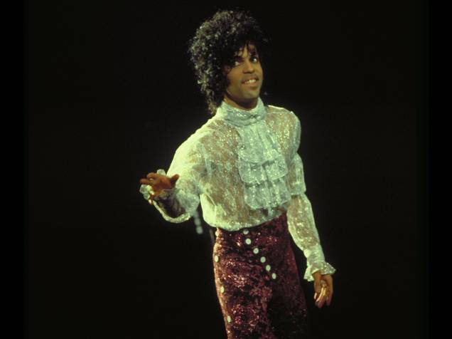 Prince durante show da turnê do disco Purple Rain em Chicago (EUA) no ano de 1984