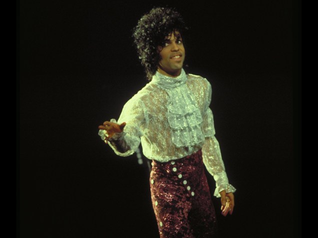 Prince durante show da turnê do disco Purple Rain em Chicago (EUA) no ano de 1984