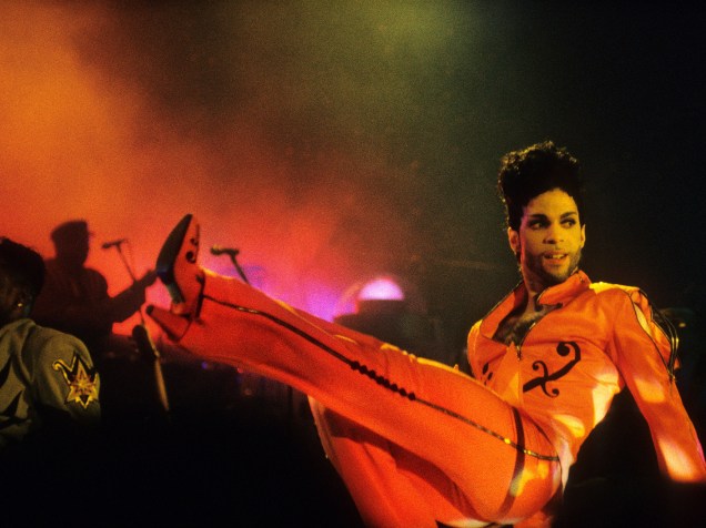 Prince durante show em Roterdã, na Holanda em 1992