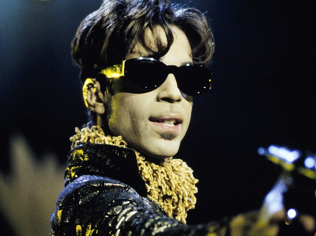 Prince durante apresentação no Shoreline Amphitheater em Mountain View, na Califórnia (EUA) no ano de 1997