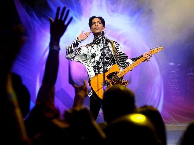 Prince durante show em Los Angeles, na Califórnia (EUA) no ano de 2009