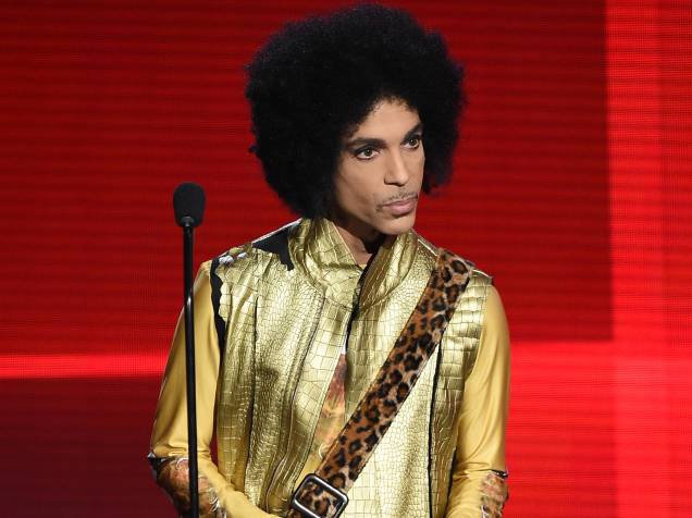 Prince durante apresentação no American Music Awards em 2015