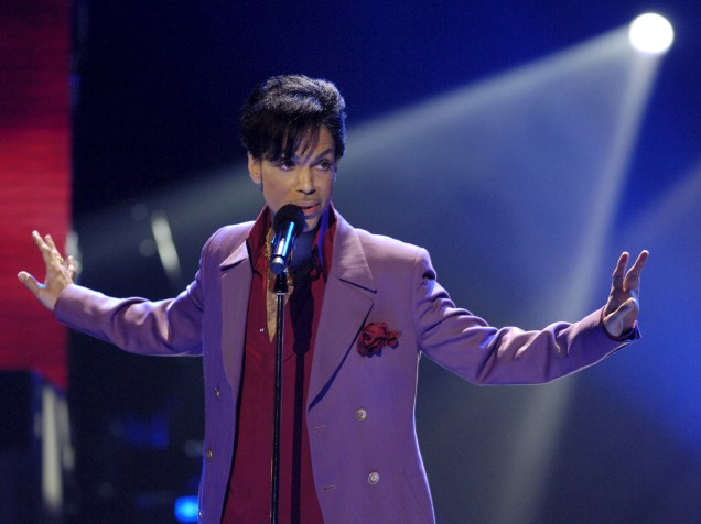 Prince durante performance na final do American Idol em 2006