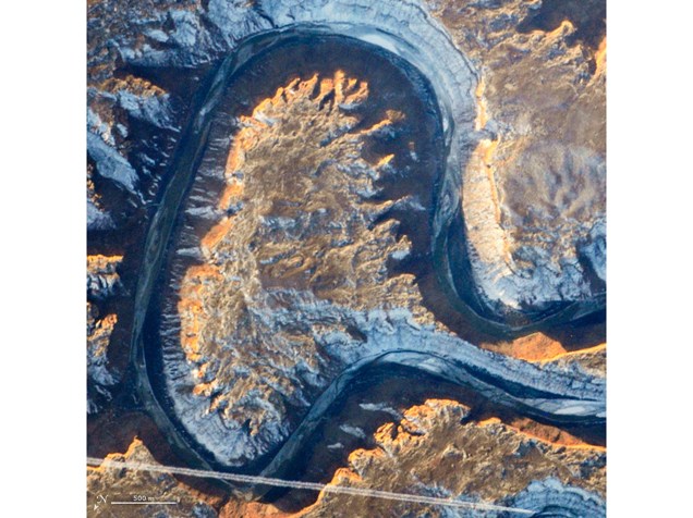 <p>Letra "A": a curva acentuada do Green River, no Estado americano de Utah, foi fotografada por um astronauta na Estação Espacial Internacional (ISS), em 22 de janeiro de 2014.</p>