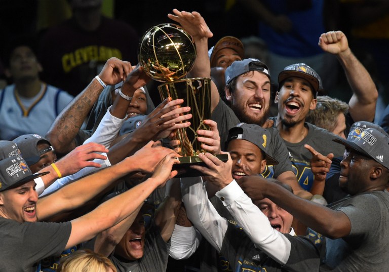 Golden State comemora o título da NBA na casa do Cleveland