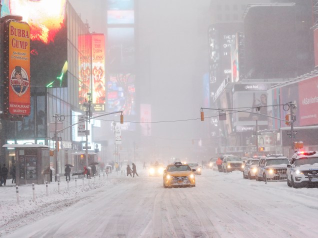 Nova York está paralisada pela tempestade de neve que atinge a cidade