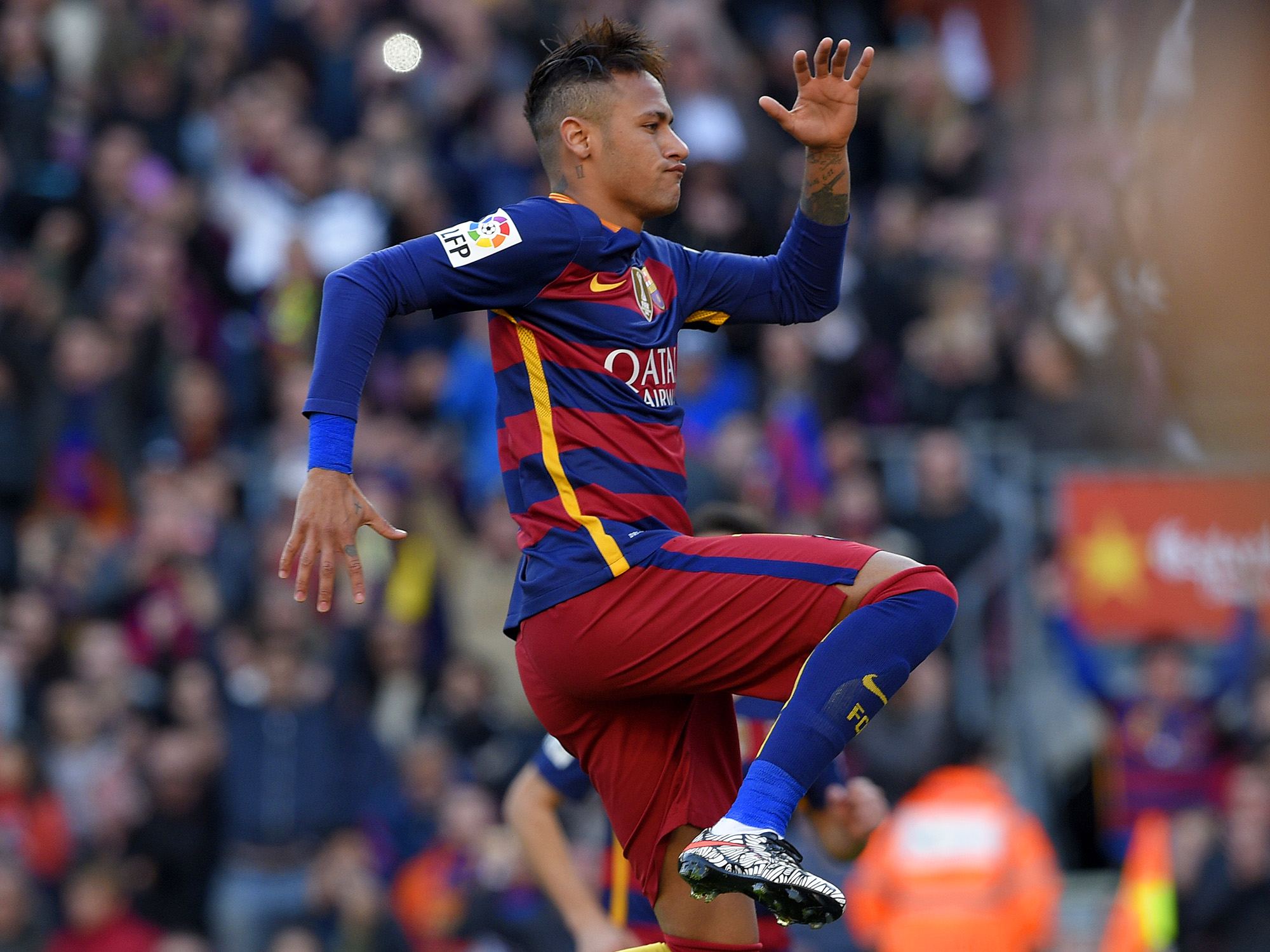 Neymar, comemorando gol pelo Barcelona