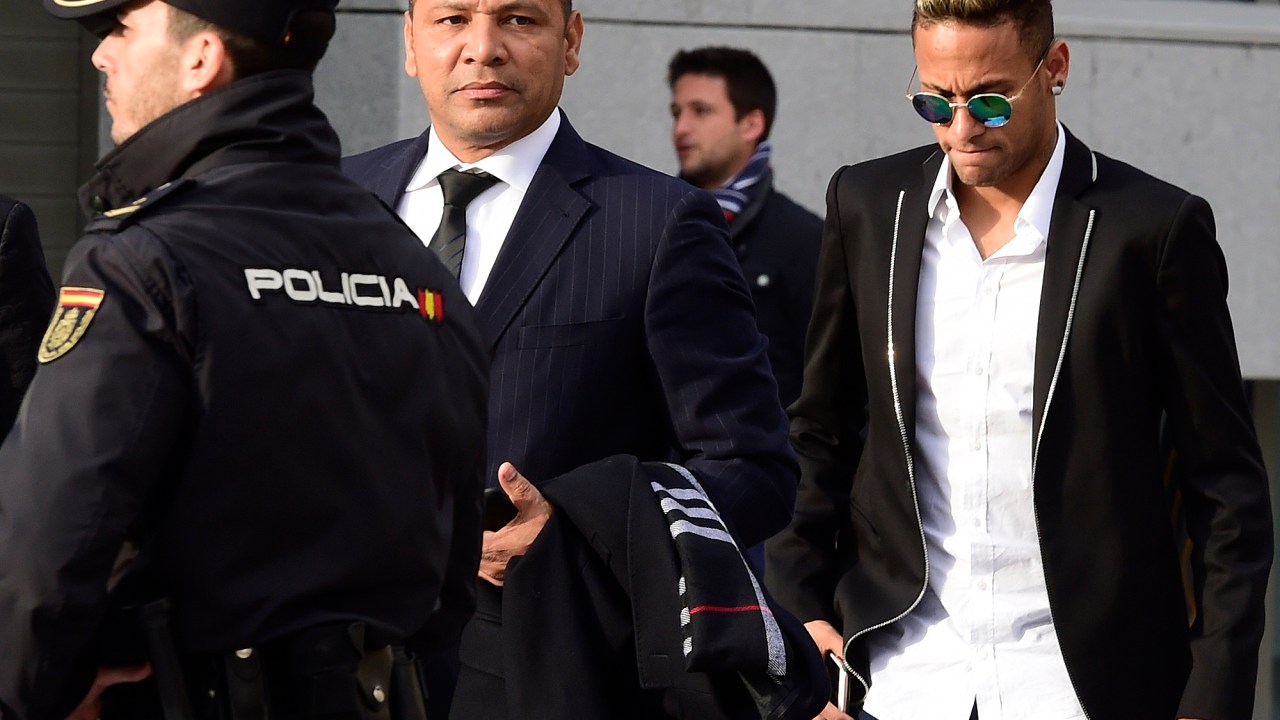 O atacante Neymar Jr. e seu pai