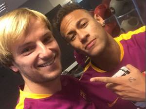 O meia croata Rakitic, do Barcelona, agradeceu o voto de Neymar no Instagram