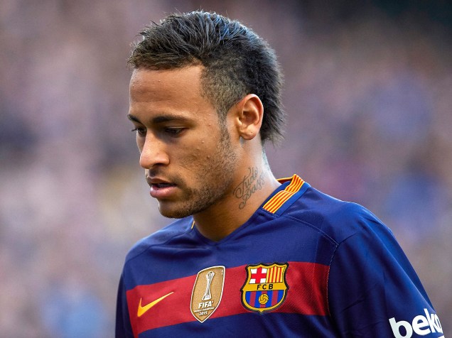 Dentre os desafiados de Neymar, está o jogador Zuñiga, que o tirou da Copa do Mundo de 2014