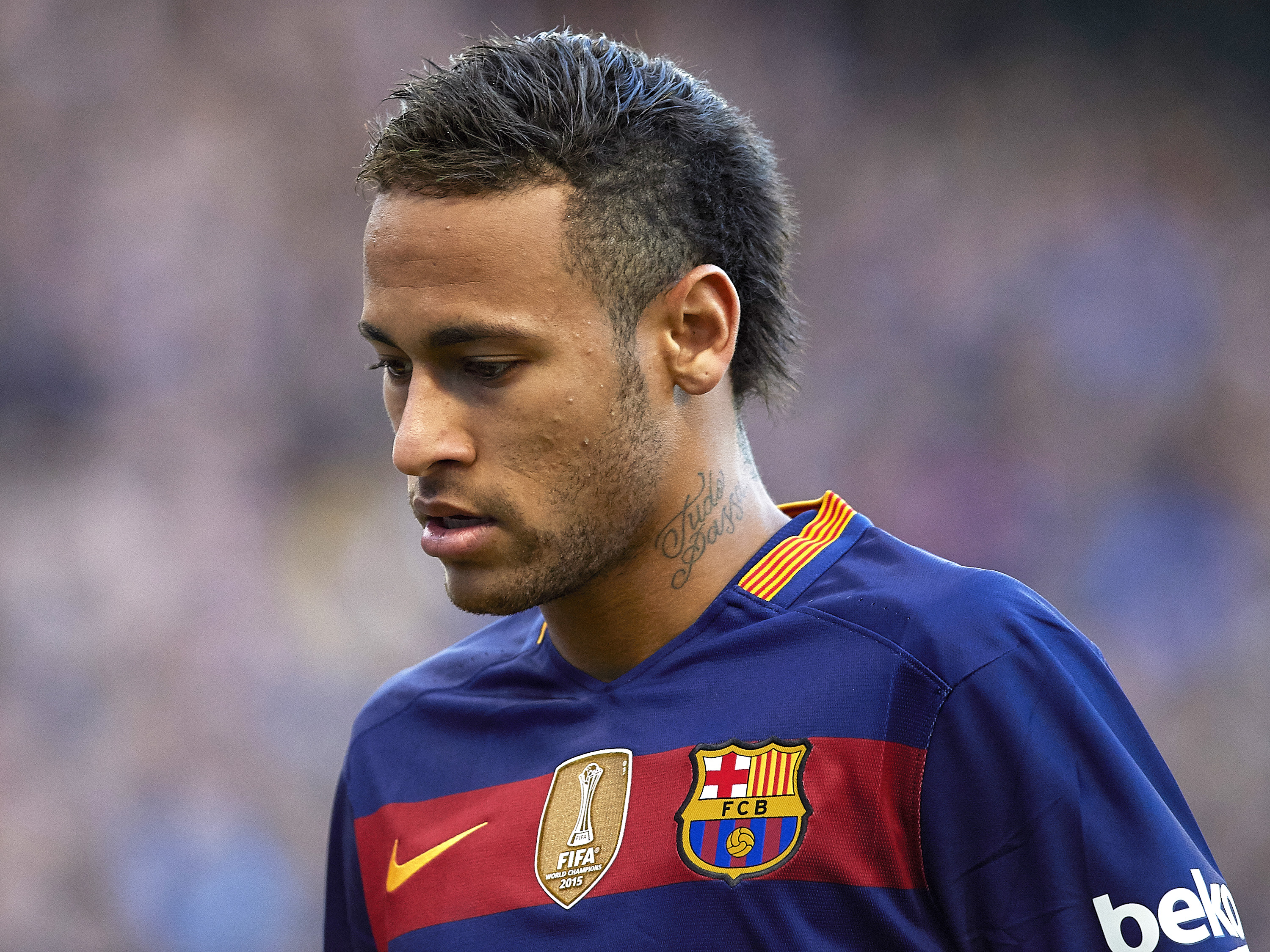 Neymar sofre racismo em jogo do campeonato espanhol