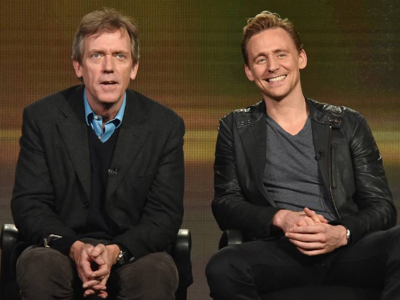 Hugh Laurie e Tom Hiddleston, atores da série The Night Manager