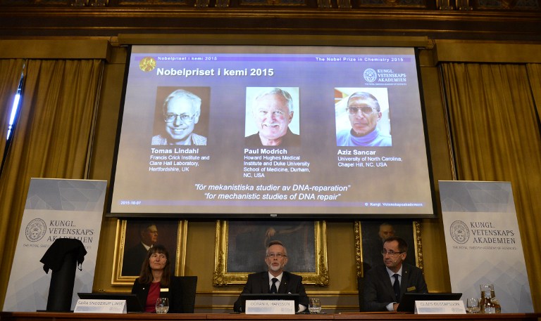Academia Real das Ciências da Suécia anuncia os vencedores do Nobel de Química 2015