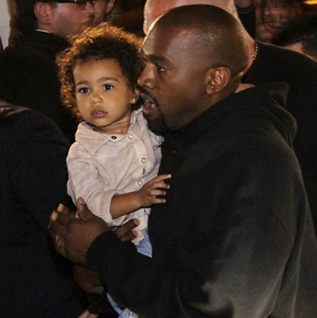 North no colo do pai, o rapper Kanye West