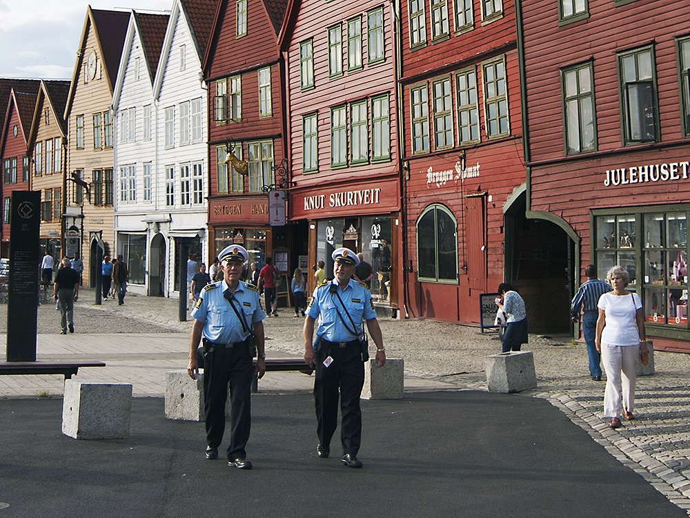 Policiais na cidade de Bergen, na Noruega