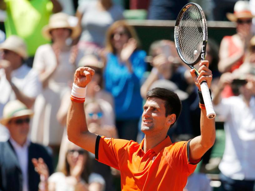 Djokovic vence Murray em jogo adiado e vai à final de Roland Garros