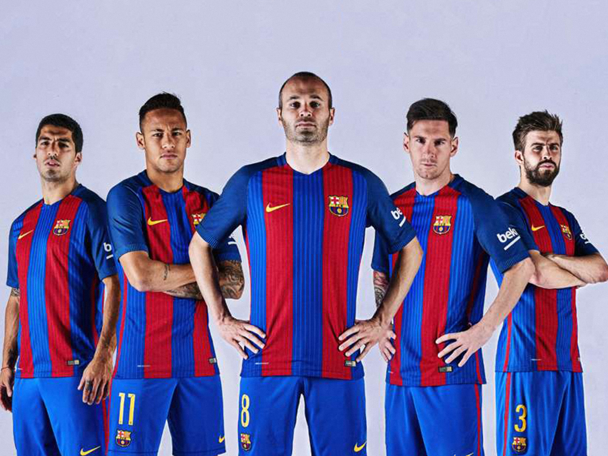 Barcelona apresenta uniforme para a temporada 2016/17 | VEJA