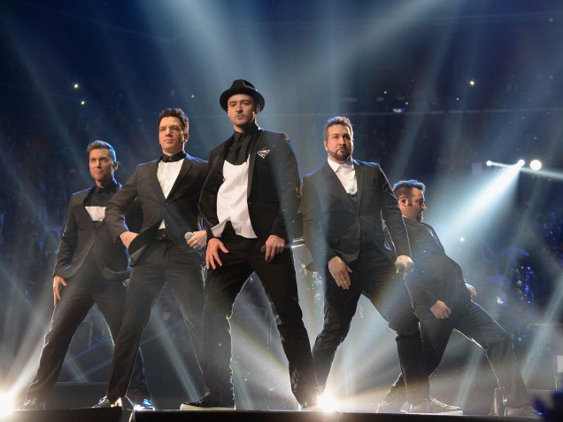 Lance Bass, JC Chasez, Justin Timberlake, Joey Fatone e Chris Kirkpatrick do NSync se apresentam do VMA 2013 da MTV