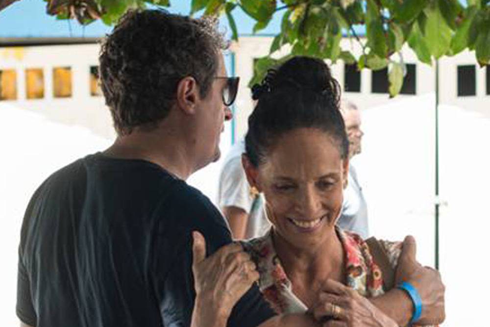 Kleber Mendonça Filho e Sonia Braga durante as filmagens de 'Aquarius'