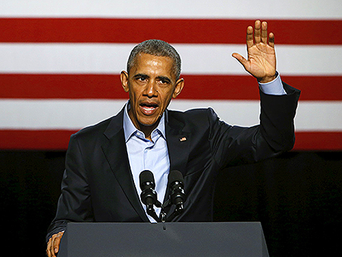 Presidente dos Estados Unidos, Barack Obama, discursa para colaboradores em um evento do Comitê Nacional Democrata, no Gilley's Club, em Dallas, no estado do Texas, neste sábado (12)