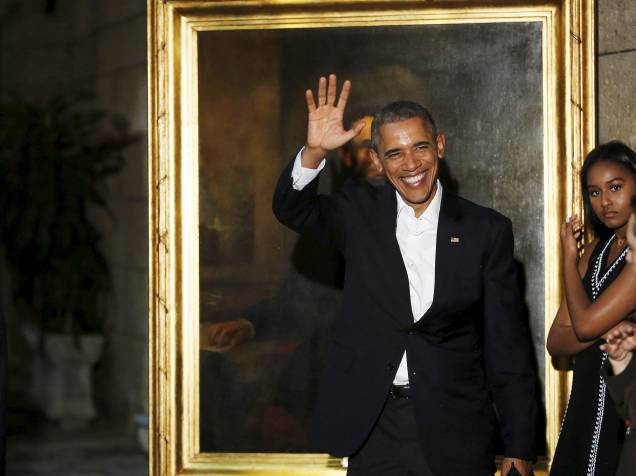 O presidente americano Barack Obama desembarca na ilha e faz tour por Havana Velha