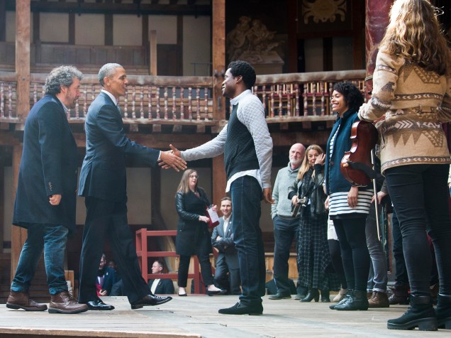 Presidente norte-americano Barack Obama vista o Teatro Globe, para acompanhar comemoração do aniversário de 400 anos da morte do escritor inglês William Shakespeare - 23/04/2016