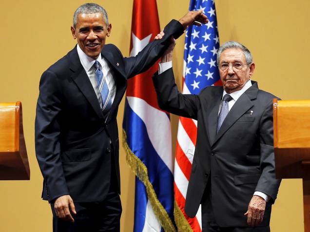 O presidente americano Barack Obama, e o cubano Raúl Castro, após entrevista coletiva realizada na capital de Cuba, Havana, na tarde desta segunda-feira (21). Este é o terceiro dia de visitas de Obama à ilha