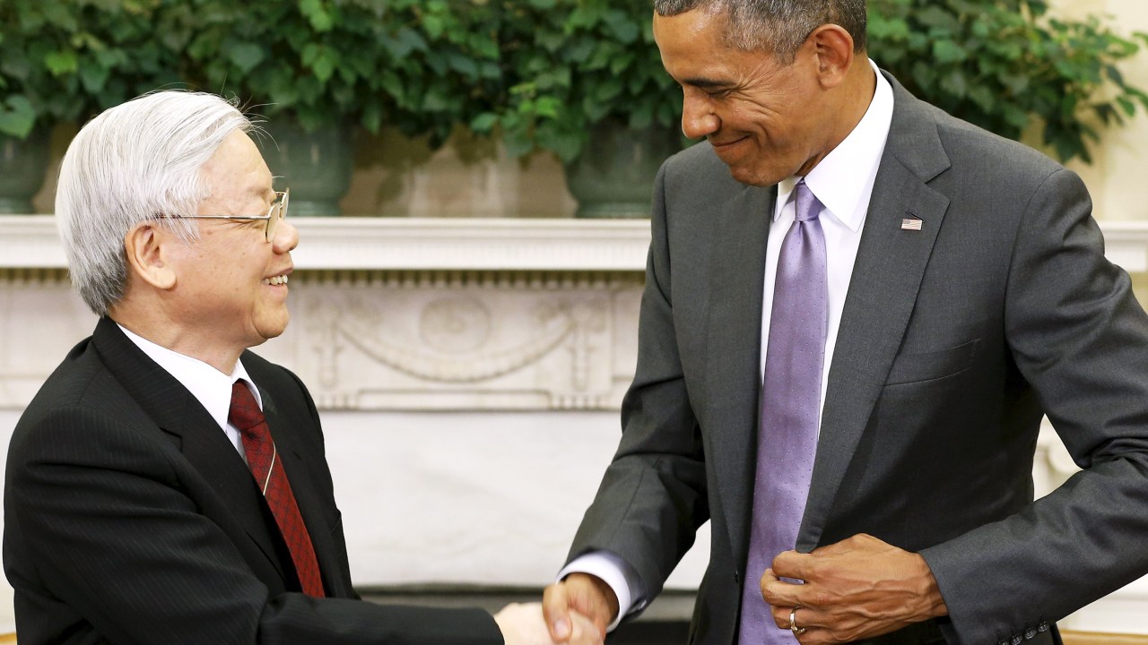 No Salão Oval da Casa Branca, o presidente Barack Obama recebe o secretário-geral do partido comunista vietnamita, Nguyen Phu Trong - 07/07/2015