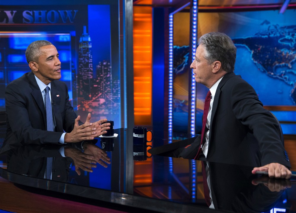 O presidente Barack Obama e o apresentador John Stewart durante gravação do programa