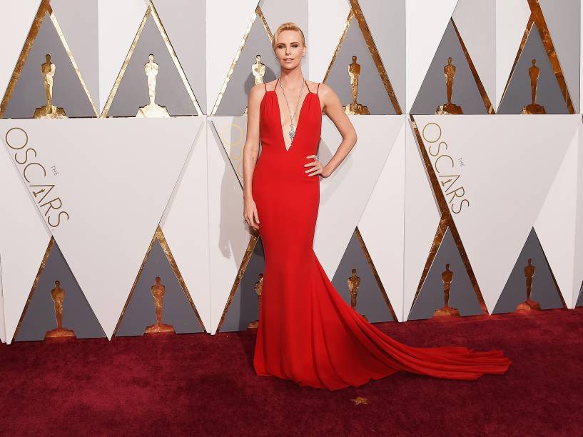 Charlize Theron antes do início do Oscar 2016 no Teatro Dolby, em Los Angeles