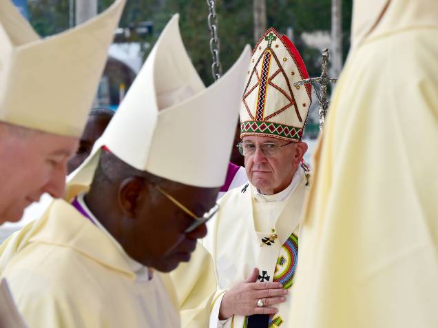 Papa Francisco chega para uma missa na Universidade de Nairóbi, durante sua primeira visita ao continente africano, no Quênia