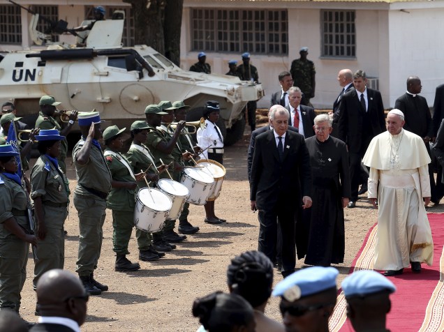 Papa Francisco chega ao Palácio da Renascença, para encontrar a presidente interina da República Centro-Africana, Catherine Samba-Panza, em Bangui